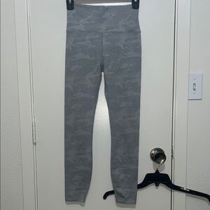 Vuori Gray Camo High-Waisted Leggings